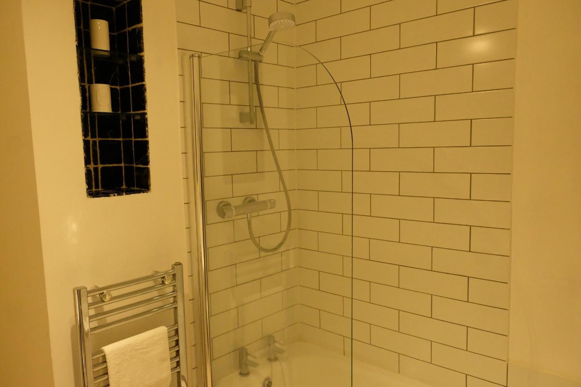 Spacious City Centre Apartment Bath Exterior foto
